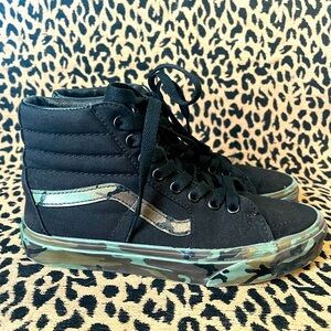 Black and camouflage Vans Sk8-hi. Boys size 5.